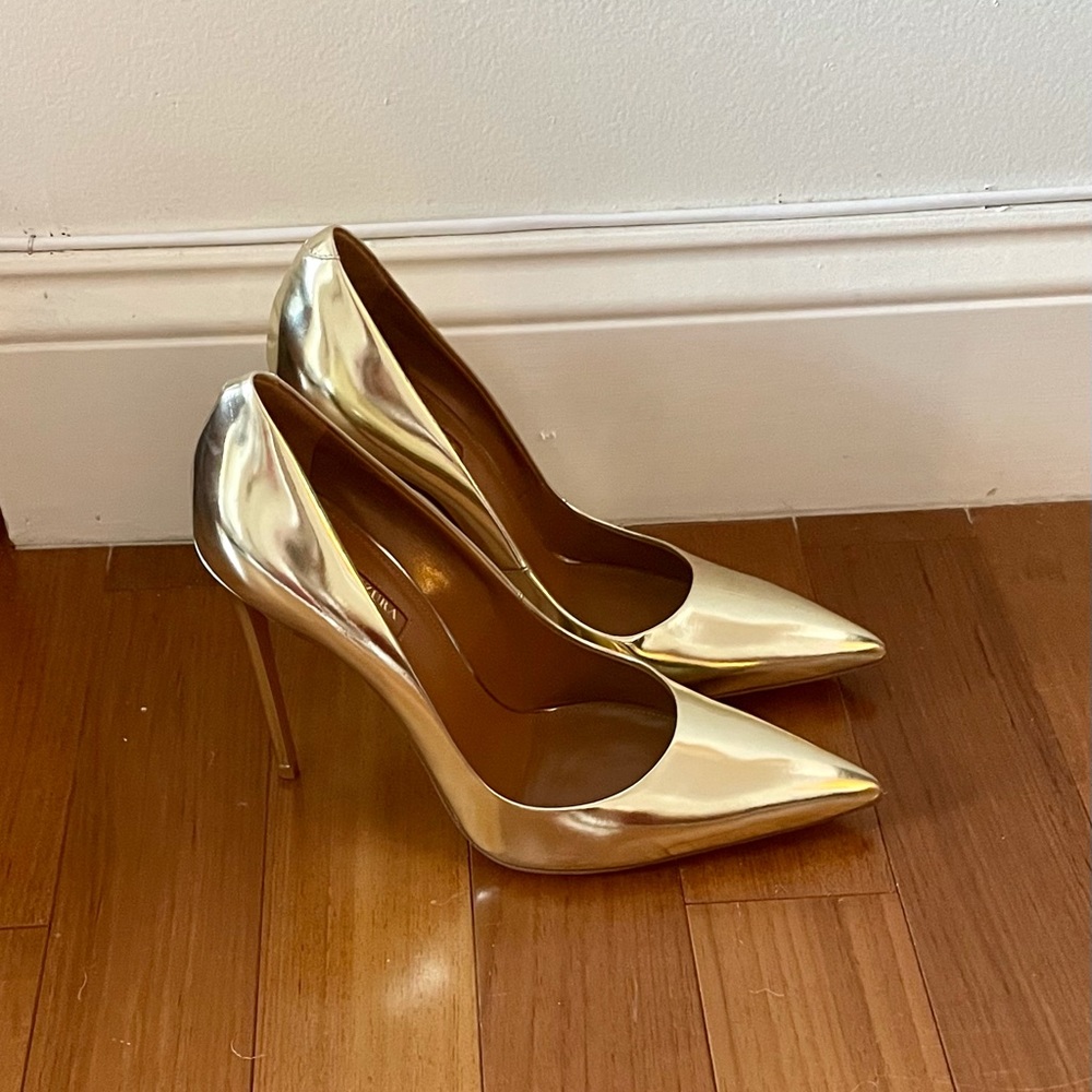 NEW Aquazzura Gold Pumps